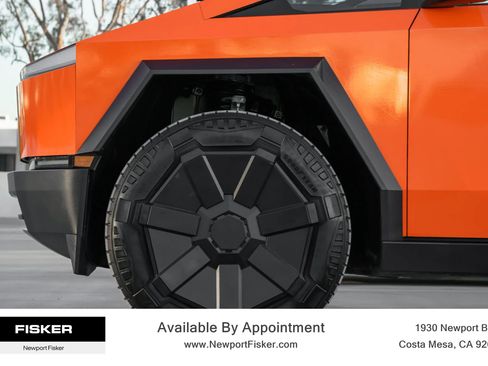 Used 2024 Tesla Cybertruck AWD Crew Cab image 35