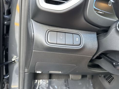 Used 2024 Hyundai Venue Limited image 55