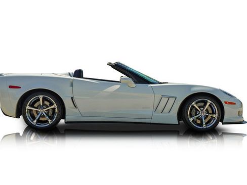 Used 2013 Chevrolet Corvette Grand Sport w/ 4LT Preferred Equipment Group image 2