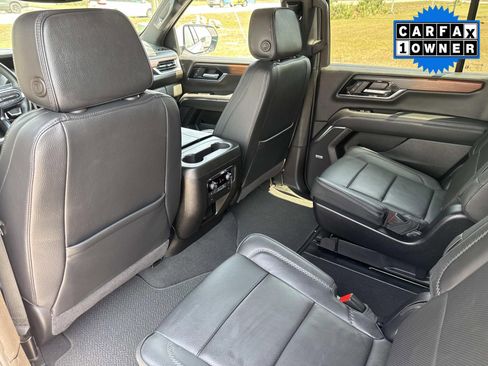 Used 2025 GMC Yukon Denali AWD/4WD image 17