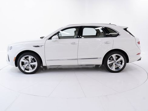 Used 2024 Bentley Bentayga V8 image 2