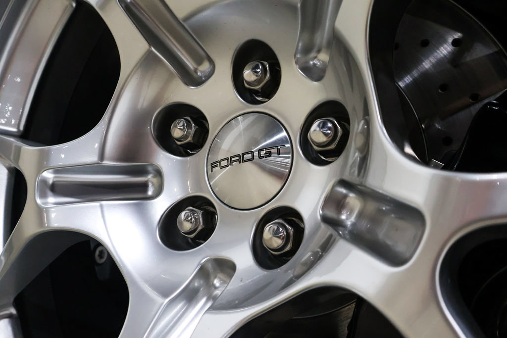 Used 2005 Ford GT RWD image 88