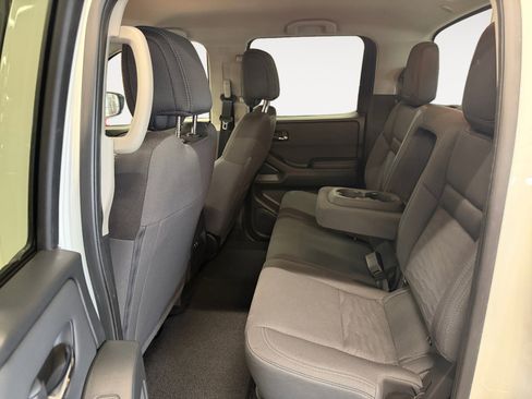 Used 2024 Nissan Frontier SV w/ Technology Package RWD image 23