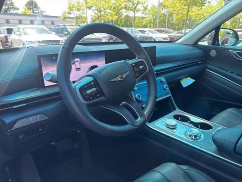 Used 2025 Genesis GV80 2.5T Select image 10