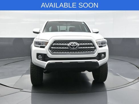 Used 2016 Toyota Tacoma TRD Off-Road w/ Premium & Technology Package AWD/4WD image 2