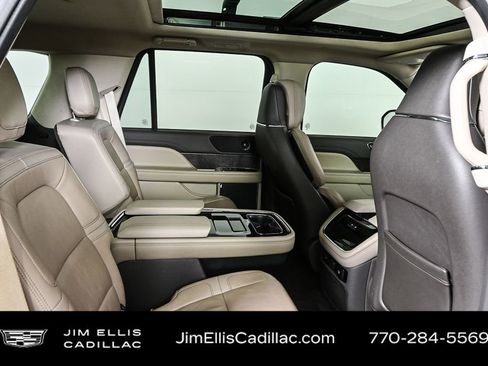 Used 2022 Lincoln Navigator Reserve image 21