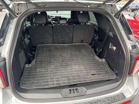 Used 2022 Ford Explorer ST-Line w/ Class IV Trailer Tow Package image 19