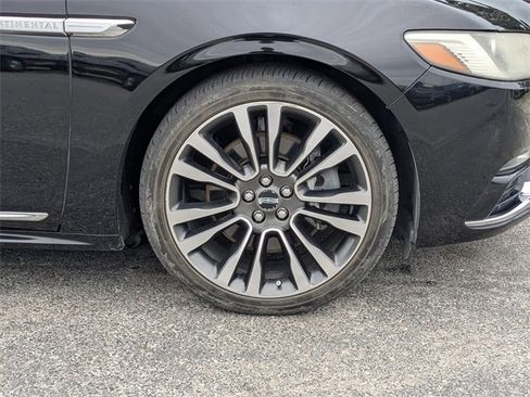 Used 2018 Lincoln Continental Select image 12