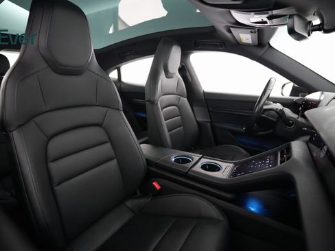 Used 2021 Porsche Taycan 4S image 8