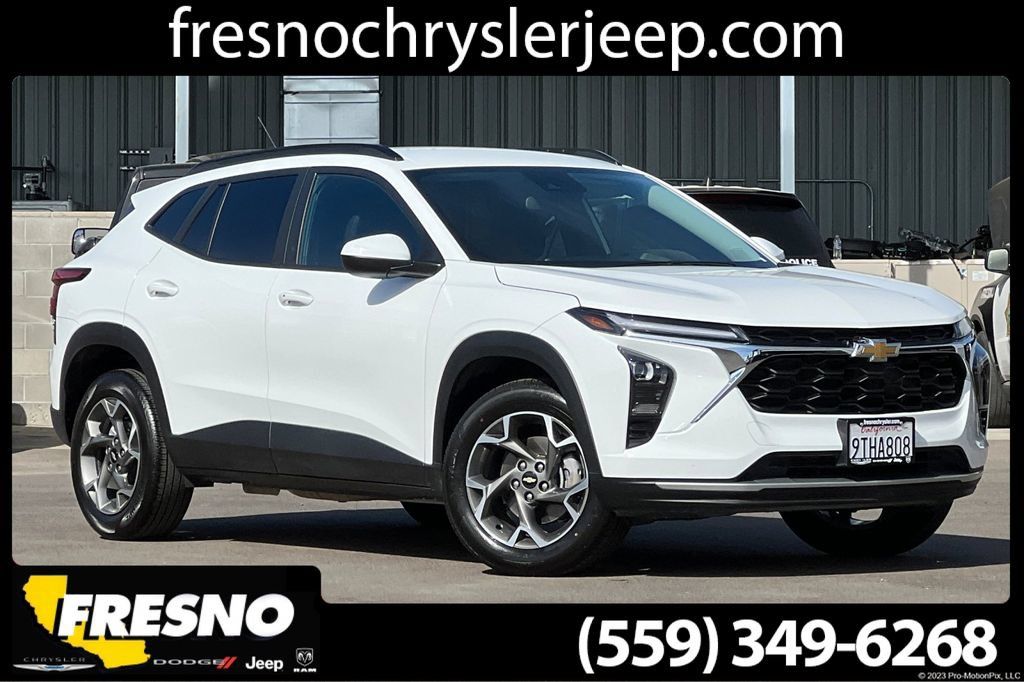 Used 2025 Chevrolet Trax LT w/ LT Convenience Package FWD image 1