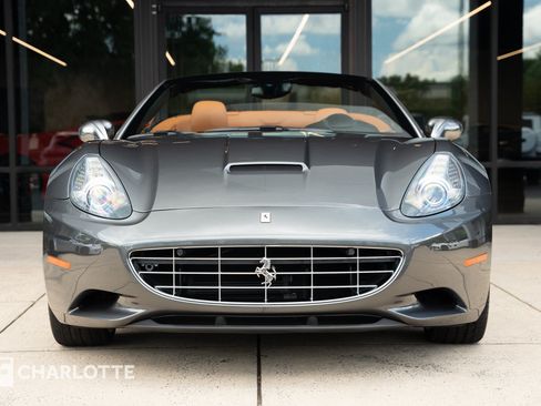 Used 2012 Ferrari California RWD image 5