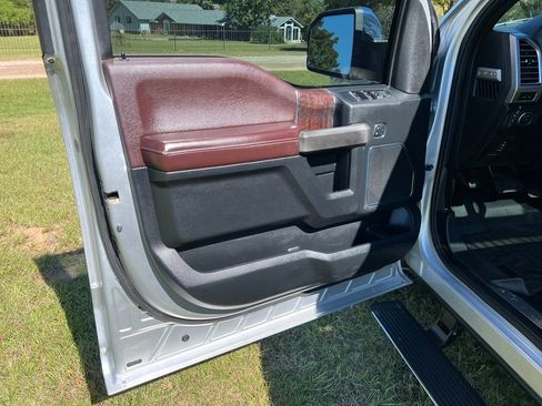 Used 2015 Ford F150 Platinum w/ Equipment Group 701A Luxury image 10