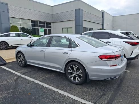Used 2020 Volkswagen Passat 2.0T SEL FWD image 3