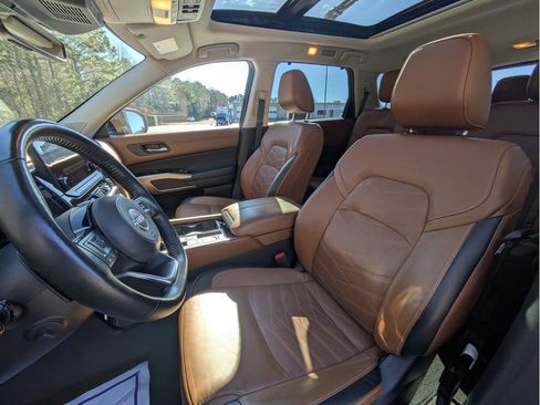 Used 2023 Nissan Pathfinder Platinum image 22