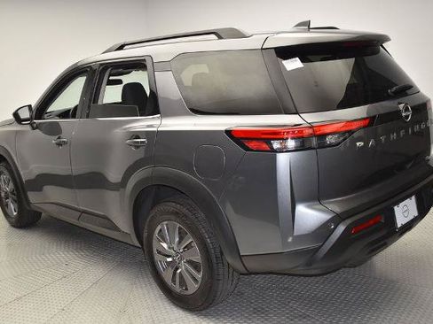 Certified 2025 Nissan Pathfinder SV FWD image 7