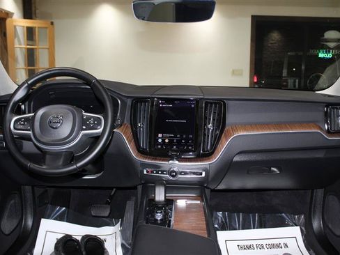 Used 2022 Volvo XC60 B5 Momentum w/ Protection Package Premier FWD image 16