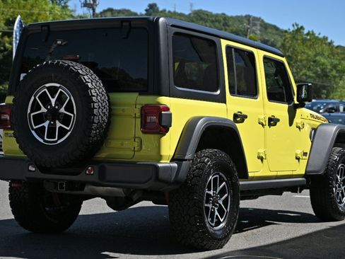 Used 2024 Jeep Wrangler Unlimited Rubicon AWD/4WD image 6