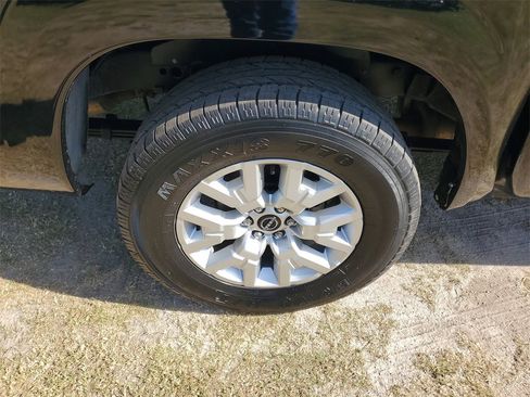 Used 2023 Nissan Frontier SV image 7
