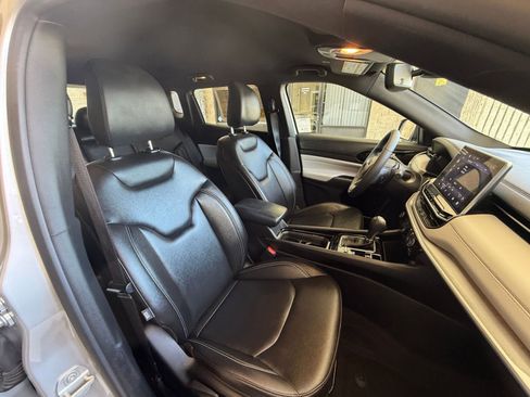 Used 2025 Jeep Compass Limited AWD/4WD image 37