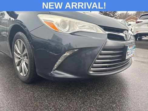 Used 2015 Toyota Camry XLE w/ Moonroof Package image 4