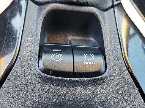 Used 2022 Toyota Corolla LE image 23