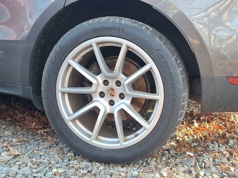 Used 2018 Porsche Macan image 3