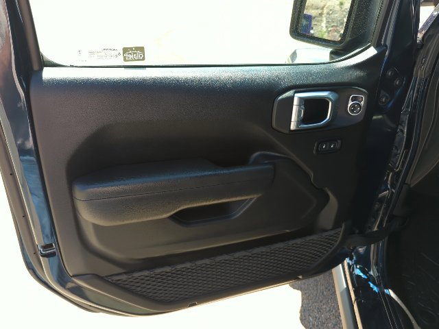 Certified 2025 Jeep Gladiator Sport AWD/4WD image 17