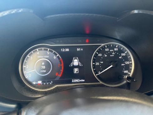Used 2025 Nissan Versa SV FWD image 39