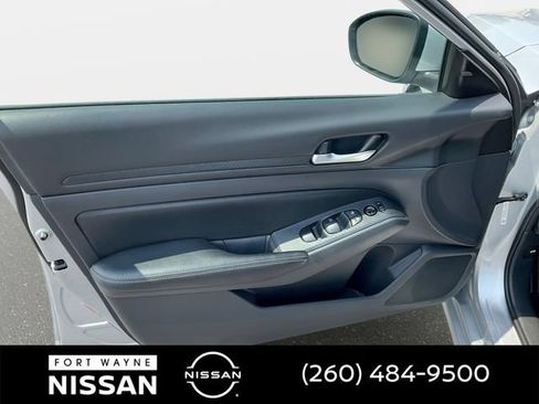 Used 2024 Nissan Altima 2.5 SV w/ SV Premium Package FWD image 25