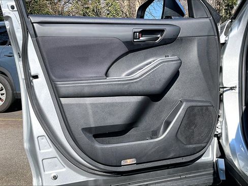 Certified 2024 Toyota Highlander LE image 20