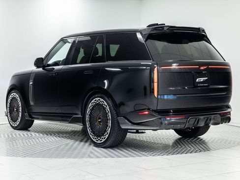 Used 2025 Land Rover Range Rover SE AWD/4WD image 3