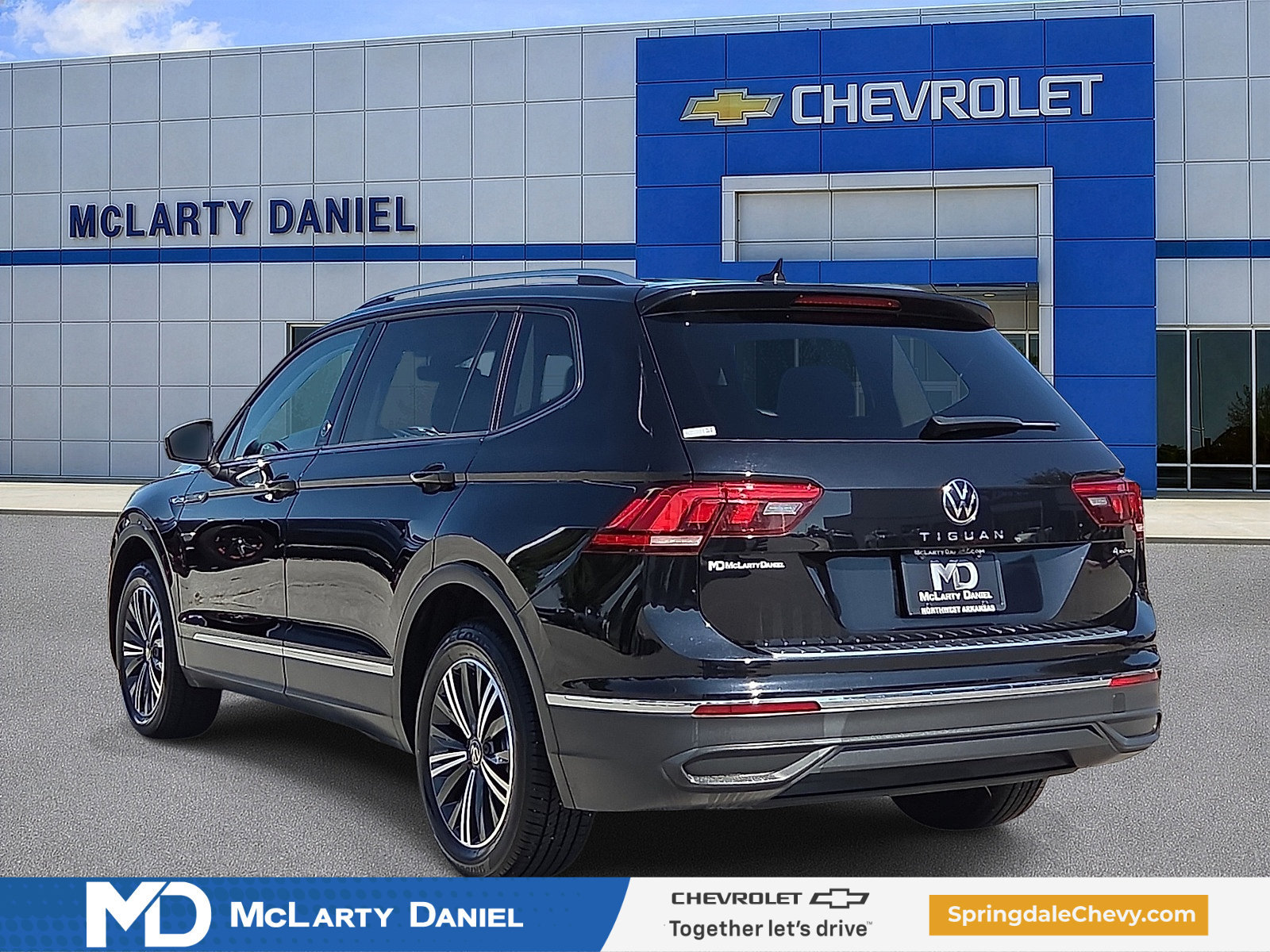 Used 2024 Volkswagen Tiguan Wolfsburg Edition AWD/4WD image 4
