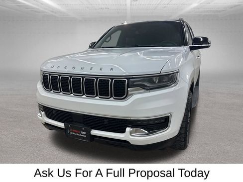 Used 2023 Jeep Wagoneer 4WD w/ Premium Group I image 7