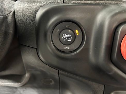 Used 2021 Jeep Wrangler Unlimited Sahara AWD/4WD image 30