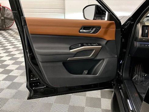 New 2025 Nissan Pathfinder Platinum image 30