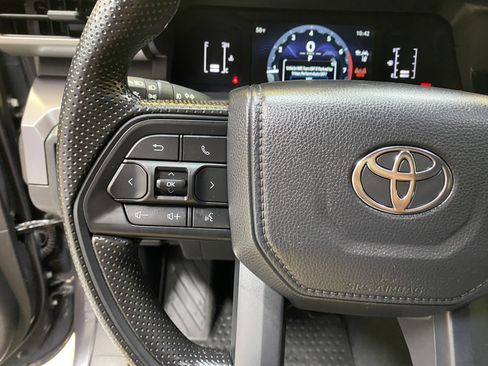 Used 2025 Toyota Tacoma SR5 image 33