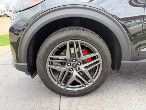 Used 2025 Ford Explorer ST-Line w/ ST-Line Street Pack AWD/4WD image 4