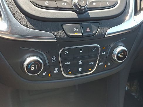 Used 2023 Chevrolet Equinox LT FWD image 16