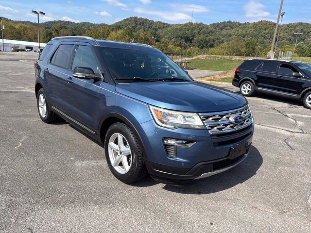 Used 2018 Ford Explorer XLT w/ Equipment Group 202A FWD image 2