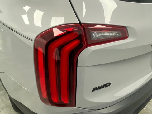 Used 2022 Kia Telluride SX w/ SX Prestige Package image 10