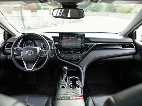 Used 2021 Toyota Camry XLE image 13