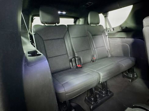 Used 2024 Chevrolet Suburban Z71 AWD/4WD image 32