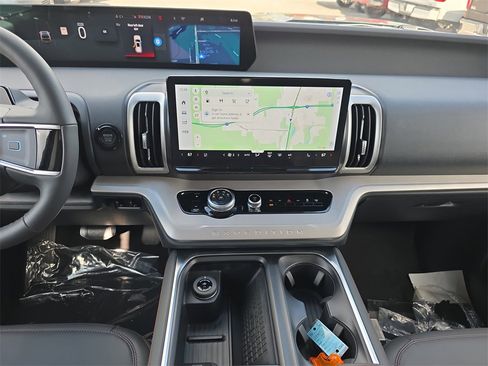 New 2025 Ford Expedition Active image 15