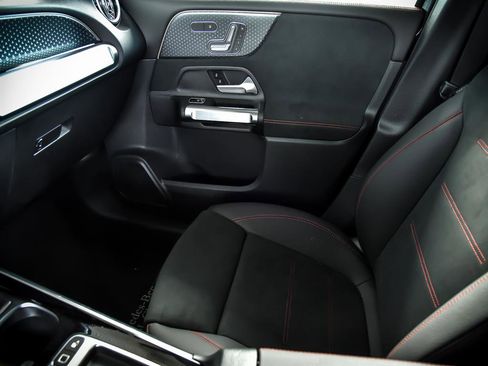 Certified 2025 Mercedes-Benz GLB 250 GLB 250 4MATIC image 21