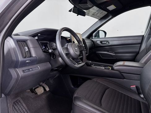 Used 2024 Nissan Pathfinder Rock Creek AWD/4WD image 9