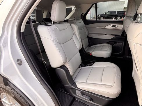Used 2026 Ford Explorer Active w/ Active Comfort Package RWD image 30