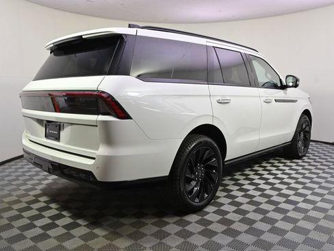 New 2026 Lincoln Navigator Reserve w/ Jet Appearance Package AWD/4WD image 7