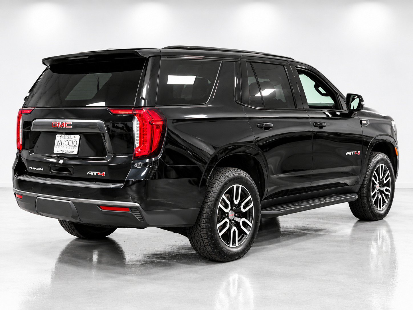 Used 2021 GMC Yukon AT4 w/ Rear Media and Nav Package AWD/4WD image 8