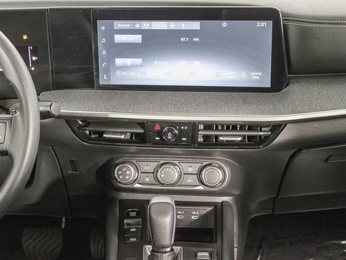 Used 2025 Nissan Kicks SV image 14