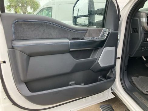New 2025 Ford F250 Platinum image 27